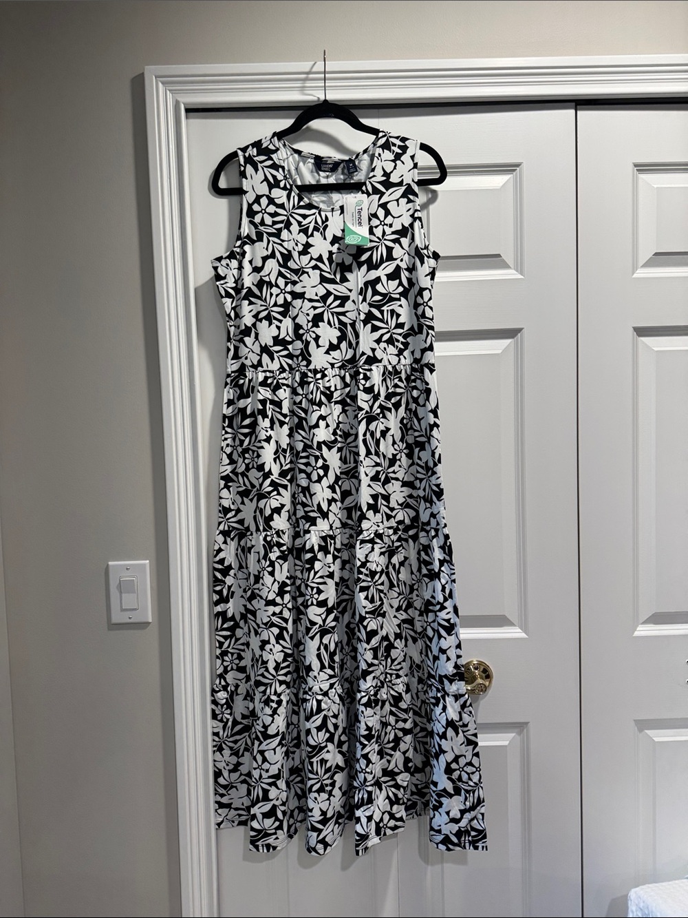 Lands' End Black and White Floral Sleeveless Maxi Dress